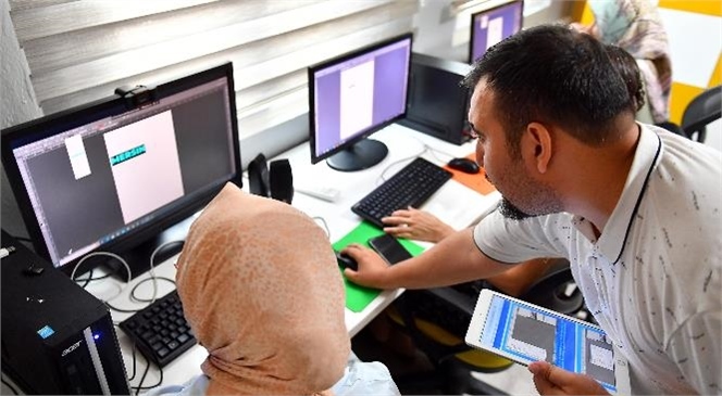 Kadınlar Hem Yeni Bir İş Kolu Öğreniyor, Hem Çocuklarına Örnek Oluyor