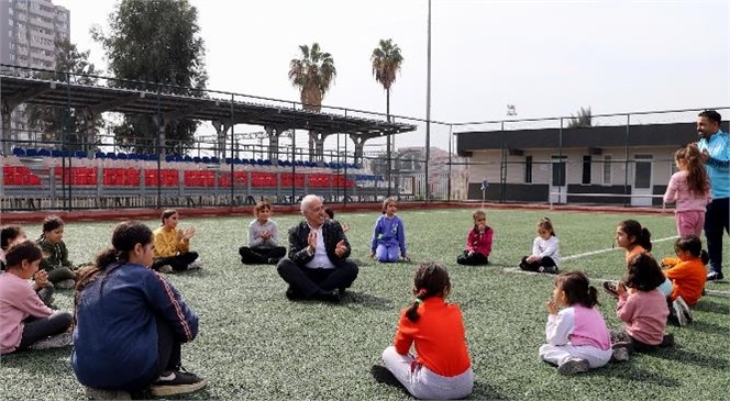 Akdeniz Belediyesi Afetzede Çocukları Yalnız Bırakmıyor