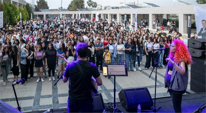 Gençler Sınav Stresini Büyükşehir’in Konserinde Attı, Büyükşehir’den Gençlere Sınav Öncesi Moral Ve Motivasyon Konseri