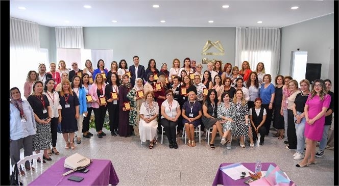 KA-DER Ve Mersin Büyükşehir’den ‘Kadın Muhtarlar Etkinliği’, Yeni Muhtar Olan Ve Yeniden Muhtarlığı Kazanan Kadınlar Plaketlerini Aldı