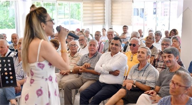Büyükşehir, Emekliler Haftası’nda Yaş Almışları Mutlu Etti, Yaş Almış Yurttaşlar Akranlarıyla Gönüllerince Eğlenip Moral Depoladı