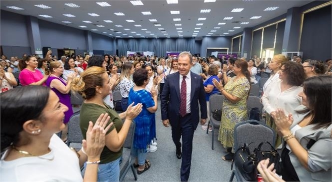 Başkan Vahap Seçer, CHP Mersin Kadın Kolları İl Kongresi’ne Katıldı