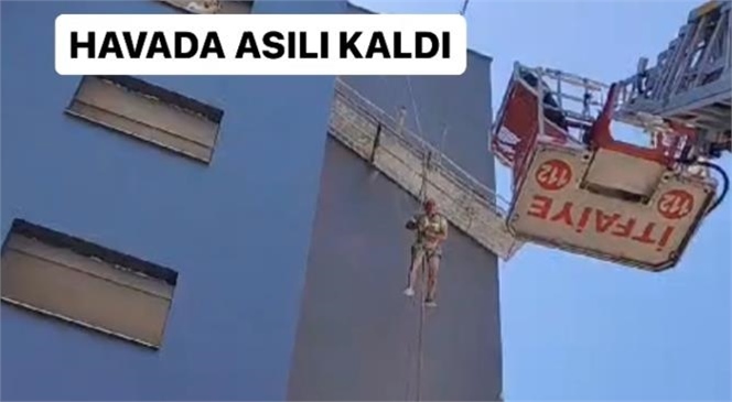 Mersin Mezitli'de Halatı Kopan İskelede Asılı Kaldı