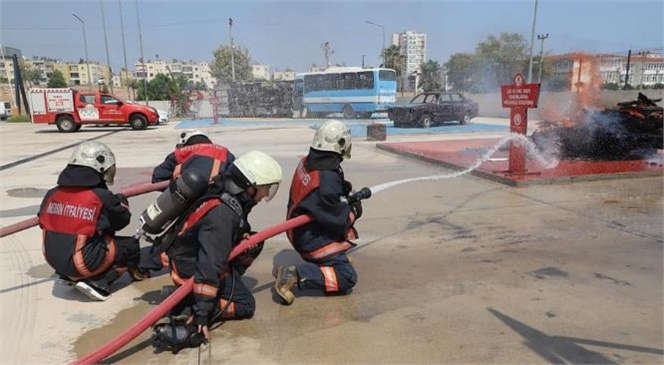 Mersin'de Stajyer İtfaiyeci Adayları Yangın Eğitim Tatbikatında