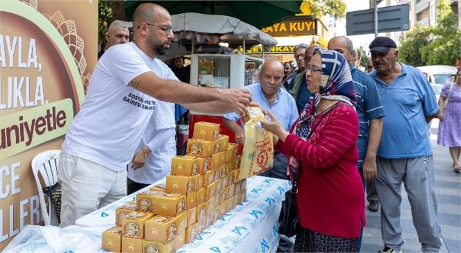 BÜYÜKŞEHİR, VATANDAŞLARIN MEVLİD KANDİLİ’Nİ KUTLAYARAK KANDİL SİMİDİ DAĞITTI