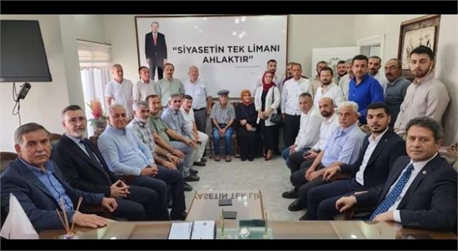 AK PARTİLİ MİLLETVEKİLERİ ZENBİLCİ İLE ŞAHİN, TARSUS İLÇE TEŞKİLATINI ZİYARET ETTİ