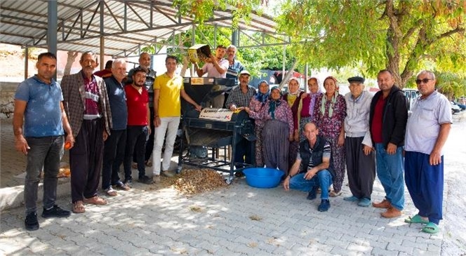 BÜYÜKŞEHİR’İN BADEM SOYMA MAKİNESİ DESTEĞİ İLE HASAT ZAMANI ÇİLE OLMAKTAN ÇIKTI