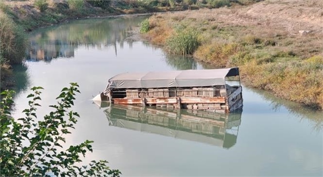 TARSUS BERDAN IRMAĞINA DÜŞEN KAMYONET ÇIKARILDI