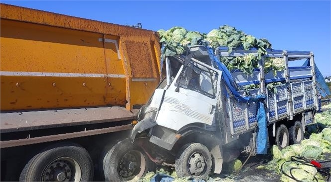 Mersin Büyükşehir itfaiye ekiplerinin hızlı müdahalesi sürücüyü hayatta tuttu