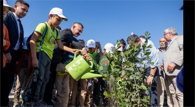 BÜYÜKŞEHİR BELEDİYESİNİN PROJELENDİRDİĞİ VE TOROSLAR BELEDİYESİ’NİN KATKISIYLA DEFNE KORULUĞU AÇILDI