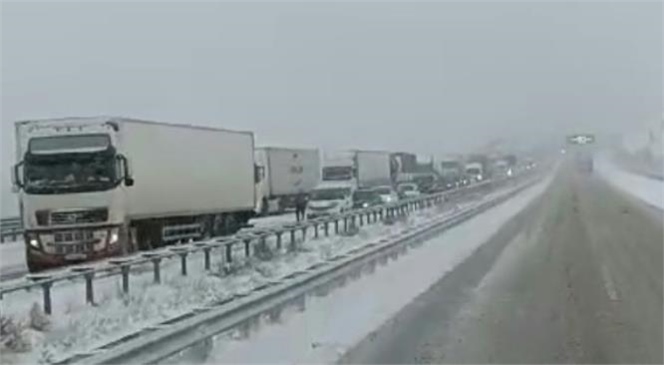 POZANTI-NİĞDE OTOBAN YOLU KAZA VE KAR NEDENİYLE KAPANDI