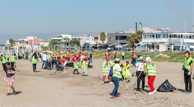 MERSİN BÜYÜKŞEHİR, ‘PLASTİKSİZ MERSİN SAHİLİ’ İÇİN ÇALIŞIYOR