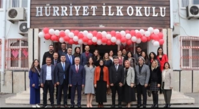 MUDÜR FAZİLET DURMUŞ, ÖĞRECİLERİN KARNE SEVİNCINE ORTAK.OLDU