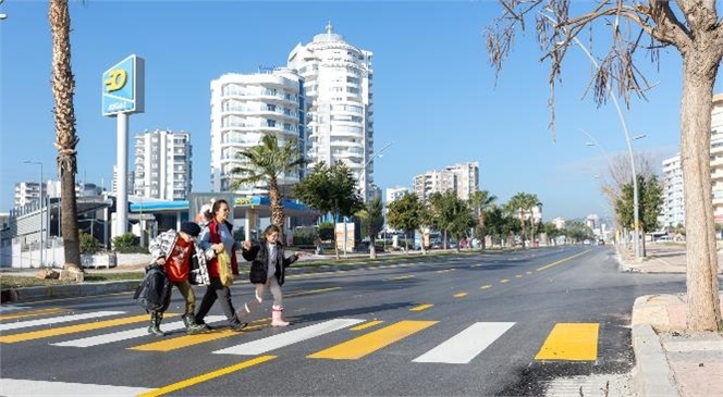 BÜYÜKŞEHİR İSMET İNÖNÜ BULVARI’NDA 800 METRELİK YOL YENİLEDİ