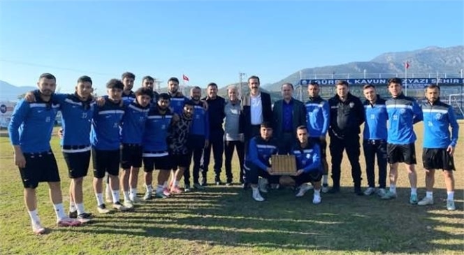 BOZYAZI KAYMAKAMI TOPSAKALOĞLU'NDAN BOZYAZI BELEDİYESPOR KULÜBÜNE ZİYARET