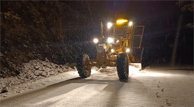 Büyükşehir ekipleri gece boyunca karla mücadele çalışması yürüttü