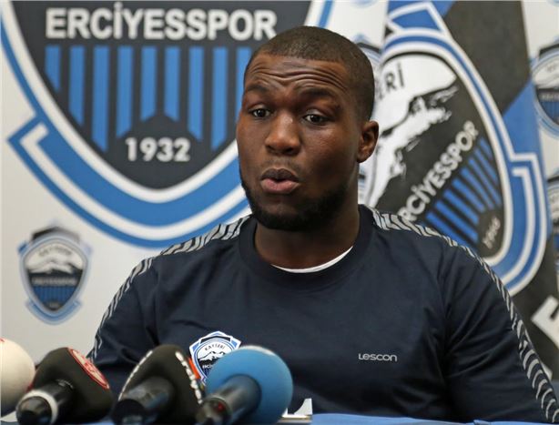 Kayseri Erciyessporlu oyuncu Royston Drenthe