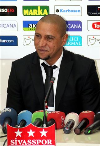 Akhisar Belediyespor Teknik Direktörü Roberto Carlos