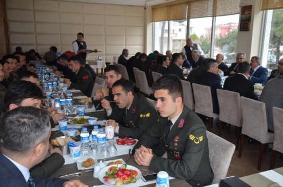 Fatsa Belediyesi'nden Gaziler Ve Şehit Ailelerine Yemek