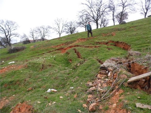 (Özel Haber) Sındırgı'da Korkutan Heyelan