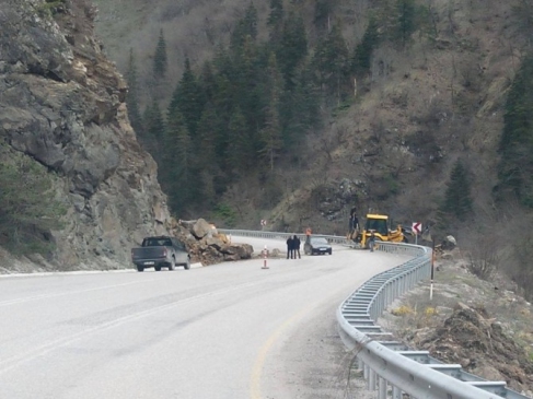 Küre'de Toprak Kayması Yaşandı