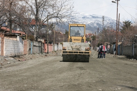 Erzincan'da Yol Çalışmaları Hızlı Başladı