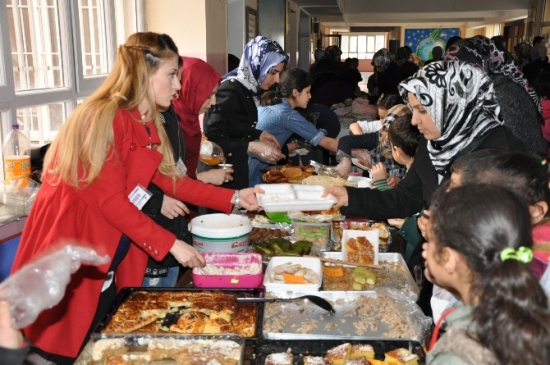 Yetim Çocuklar Yararına Kermes Düzenlendi