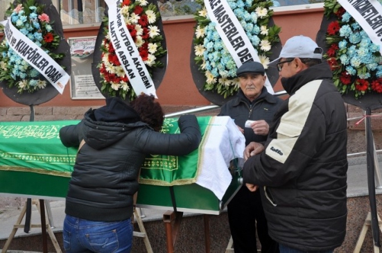 Eski Dardanelspor Futbolcusu Son Yolculuğuna Uğurlandı