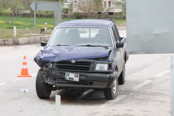 Elazığ'da Trafik Kazası 4 Yaralı