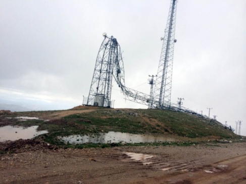 Kulp Ve Sason'da Baz İstasyonu Devrilince Onlarca Köy İletişimsiz Kaldı