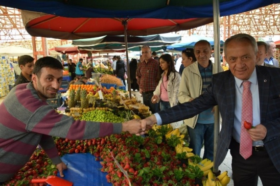 MHP'li Vekil Adayı Coşkun Pazarcı Esnafını Ziyaret Etti