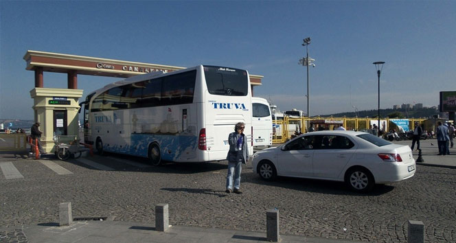 Çanakkale’de feribot kuyruğu!