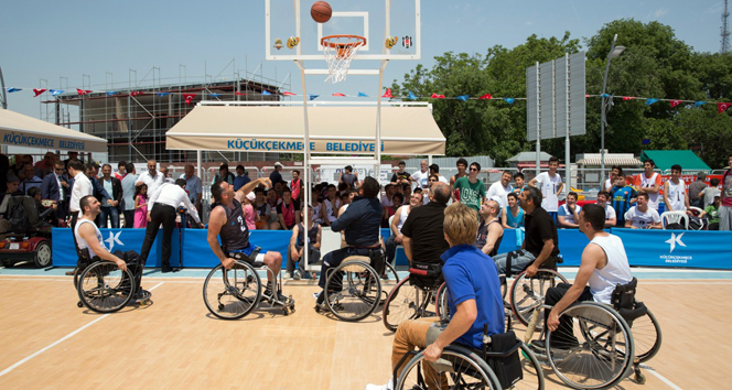 Engelli basketbolcular basın mensuplarına karşı!