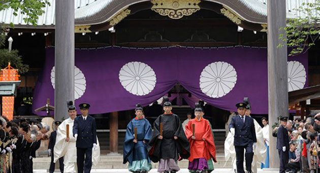 Japon Bakan Türbeyi Ziyaret Etti Uzak Doğu Karıştı