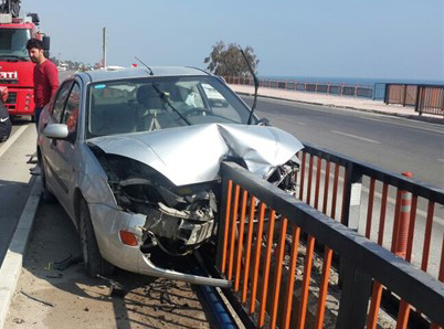 Mersin'de Feci Kaza.. Korkuluklar Araca Saplandı