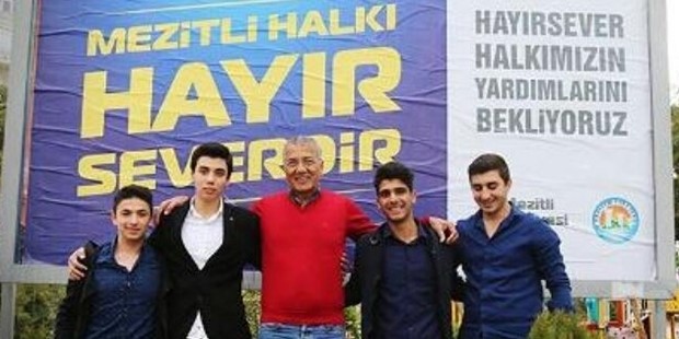  “MEZİTLİ HALKI HAYIRSEVERDİR” AFİŞLERİNİN TOPLATILMASINA TEPKİLER SÜRÜYOR