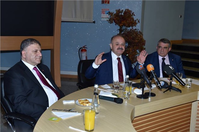 VALİ ÇAKACAK, MERSİN TİCARET BORSASI MECLİS TOPLANTISI’NA KATILDI