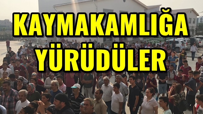 Öğrenciler ve Velileri Kaymakamlığa Yürüdü