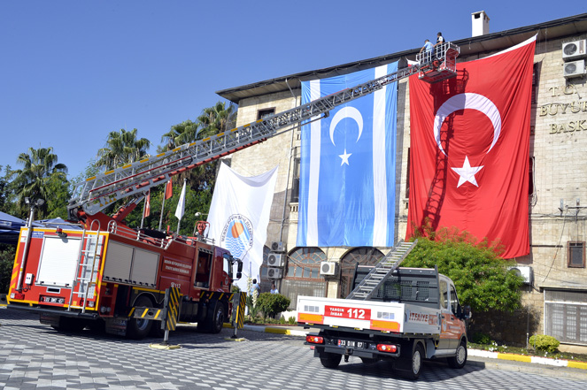 Büyükşehir, Kerkük Bayrağını Mersin’de Dalgalandırıyor