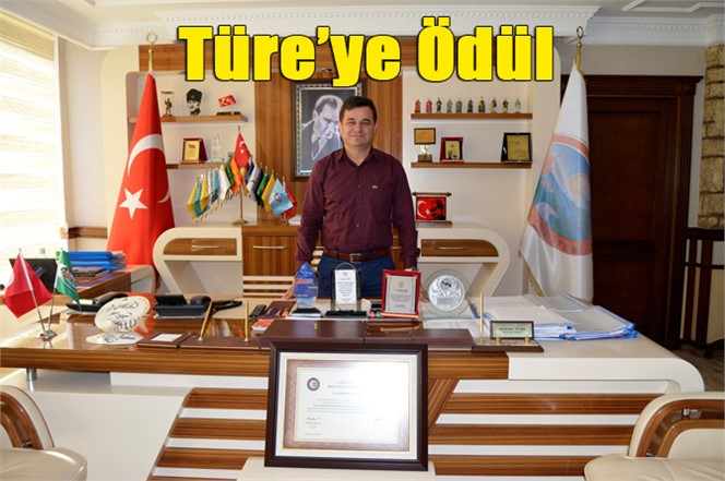 Başkan Türe’ye KAMU – DER’den Ödül