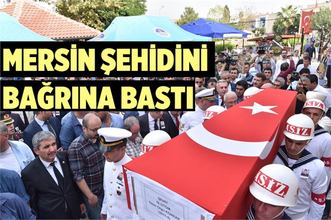 Mersin Şehidini Bağrına Bastı