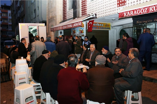 Erdemli'de Camii Cemaatine Çorba İkramı