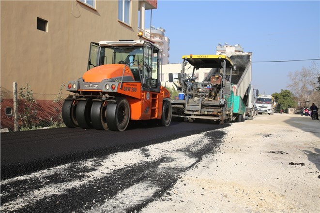 Erdemli Belediyesi Asfaltlanmayan Yer Bırakmıyor