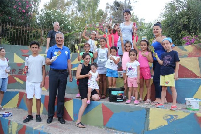 Mersin Mezitli Belediyesi, Mezitli Kent Konseyi İle Birlikte Sahilde Boyama Şenliği Düzenlendi.