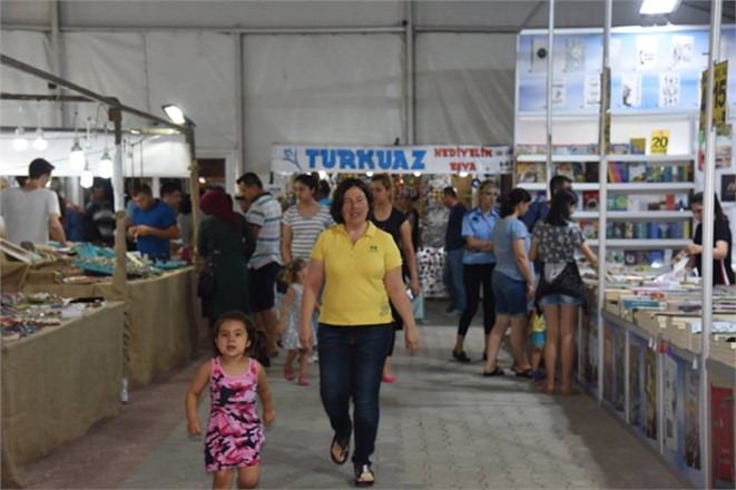 Mersin Anamur İlçesindeki Alışveriş Çadırı Kısa Sürede Binlerce Kişiyi Ağırladı