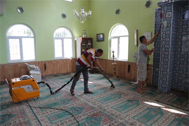 Mersin Erdemli Cami Temizlik Ekibi Hız Kesmiyor