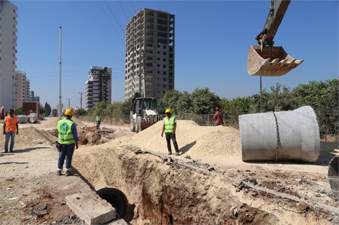 MESKİ, Mezitli Deniz Mahallesi’nde Yağmur Suyu Çalışmalarını Sürdürüyor