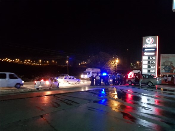 Mersin Tarsus’ta Akşam Yaşanan, Motosikletle Otomobilin Karıştığı Kazada 2 Kişi Yaralandı