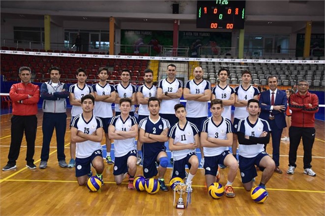 Tarsus Gençlik Spor Kulübü Erkek Voleybol Takımı İlk Maçını Kaybetti