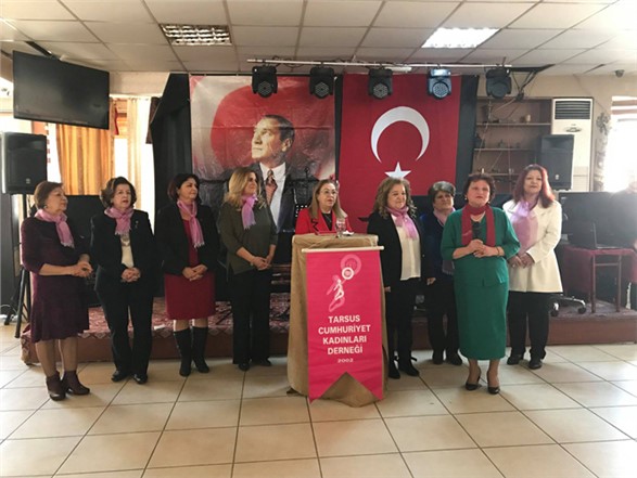 Tarsus Cumhuriyet Kadınları Derneği’de Dalgıç’a Plaket